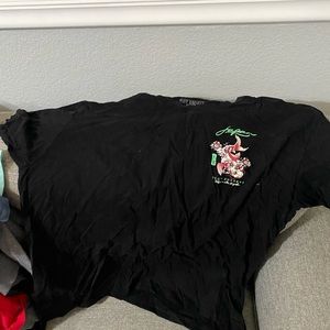 black designed tee